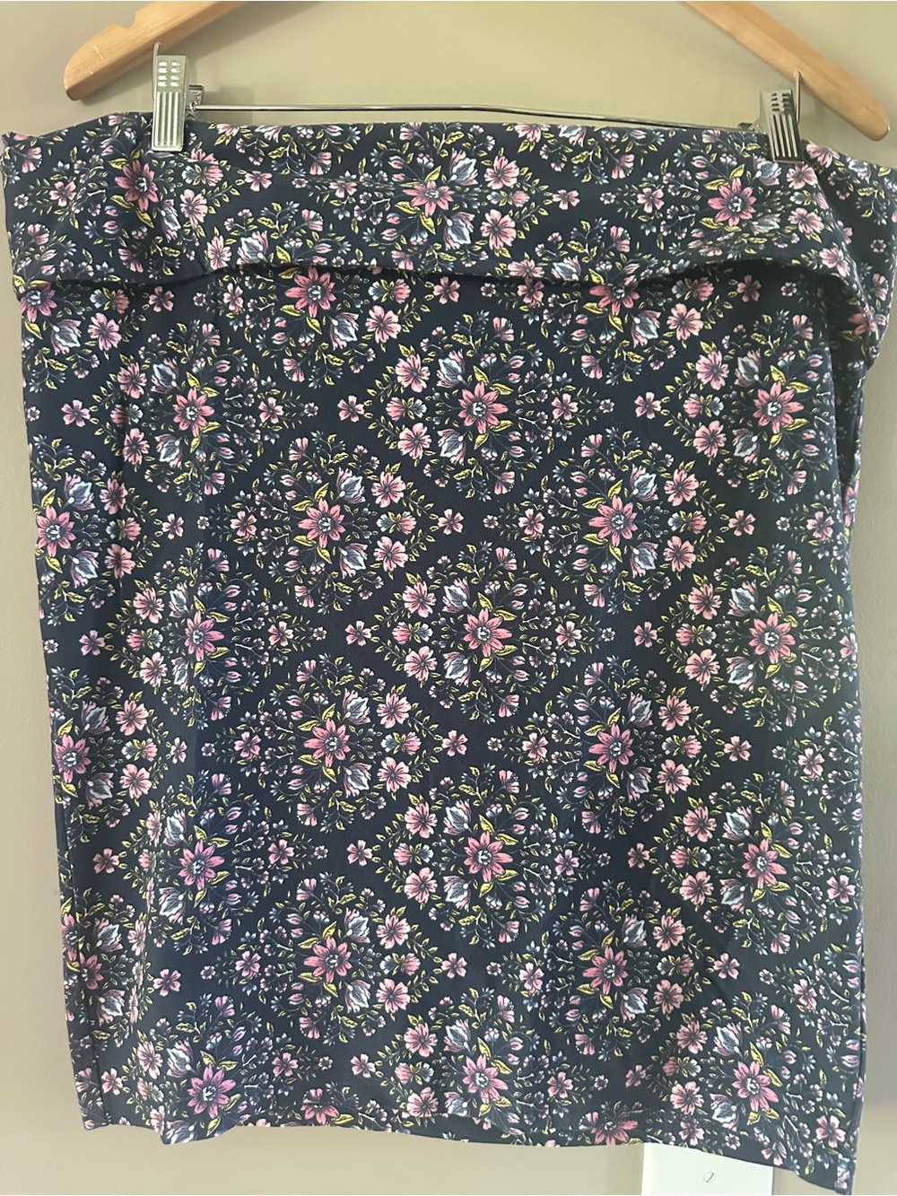 Torrid stretch pencil mini skirt black floral print size 2 (18)